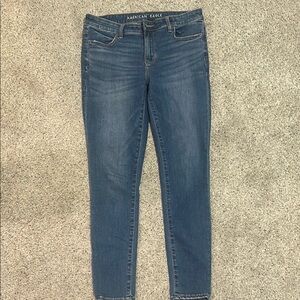 Medium Indigo Skinny Jeans with Streamlined Silhouette